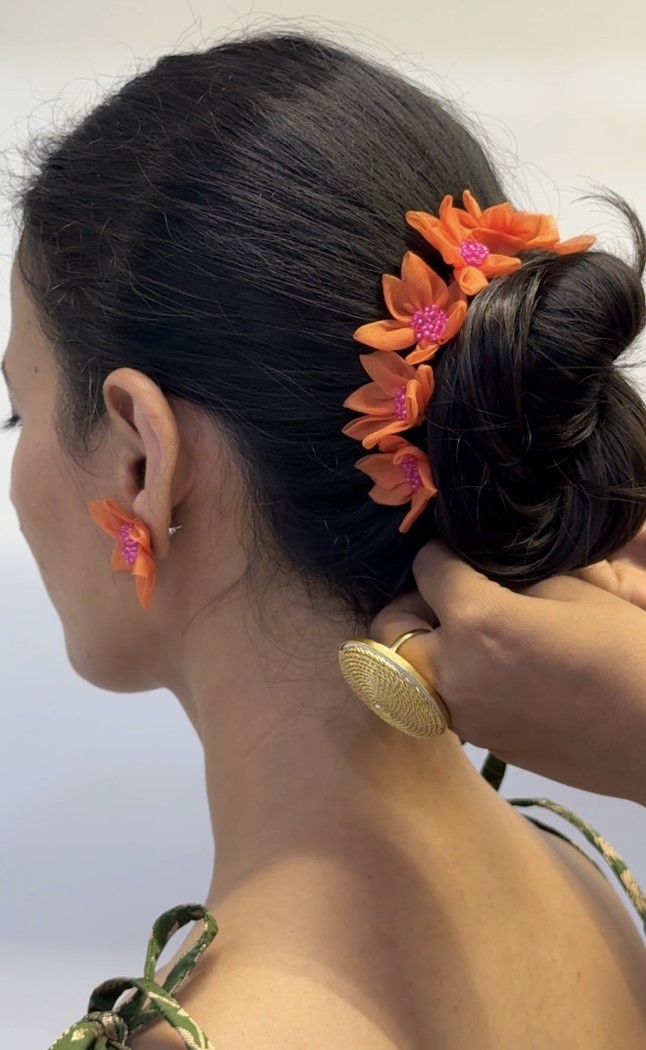 Organza Floral Gajra With Beadwork Neckpiece